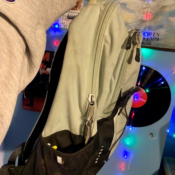 North Face backpack - Picture 3 of 5